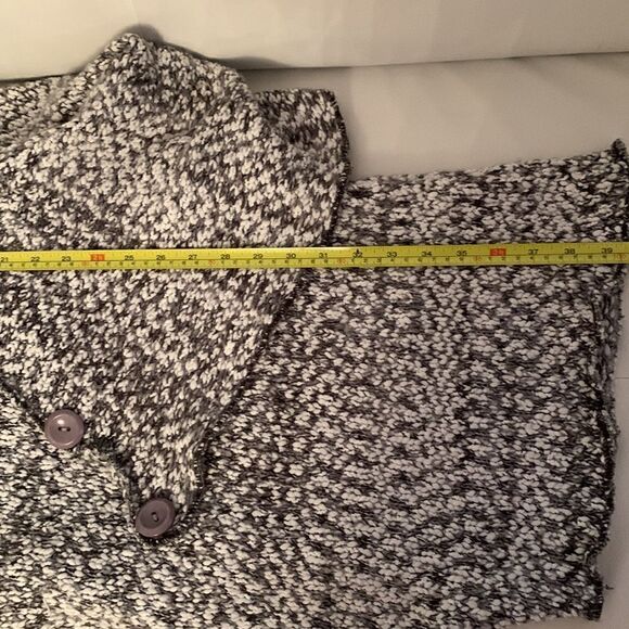 Papillon Poncho Sweater Size L - Picture 4 of 10